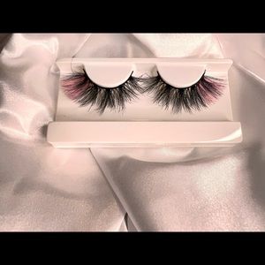 These are 22-25mm lashes they all have different colores